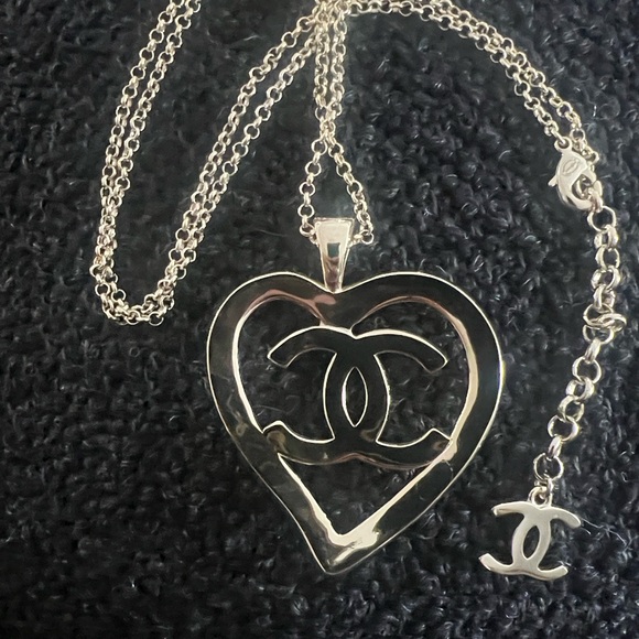 Gold Heart Pendant Necklace - Picture 4 of 9